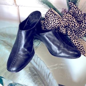 SZ 8 ANTONIO MELANI BLACK HEEL MULES